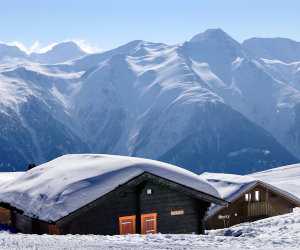 Luxusferien im Swiss Chalet, Ski, Schneeschuhe und Skitickets gewinnen